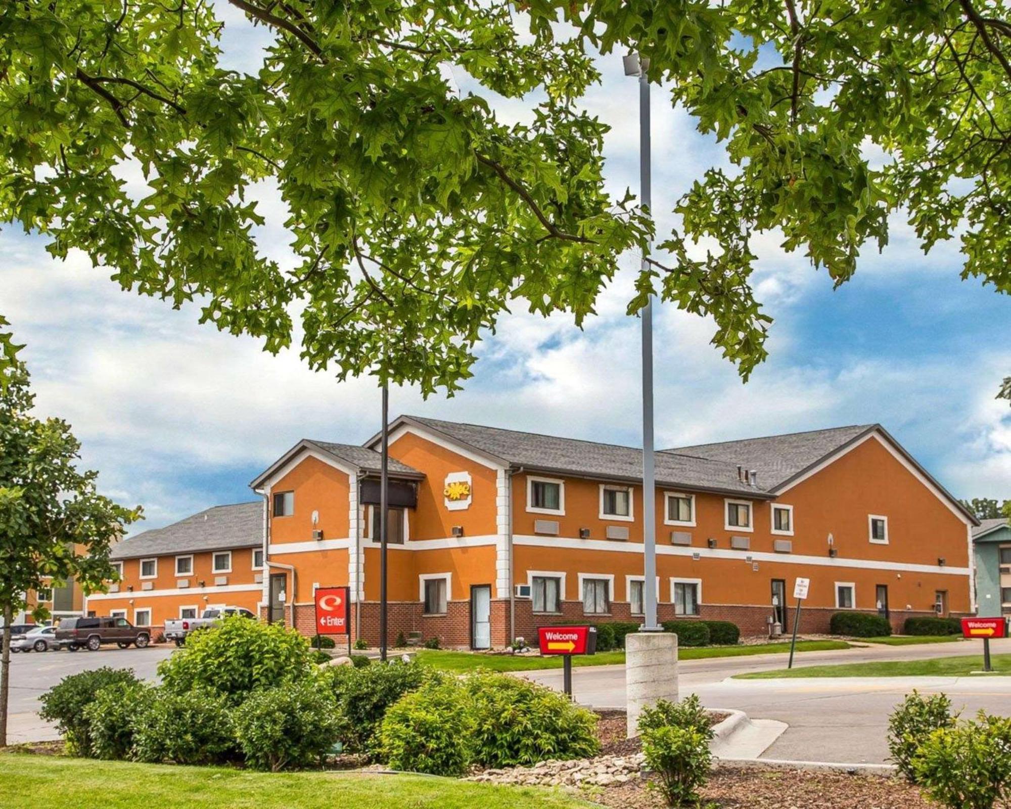 Econo Lodge Сидар-Рапидс Экстерьер фото