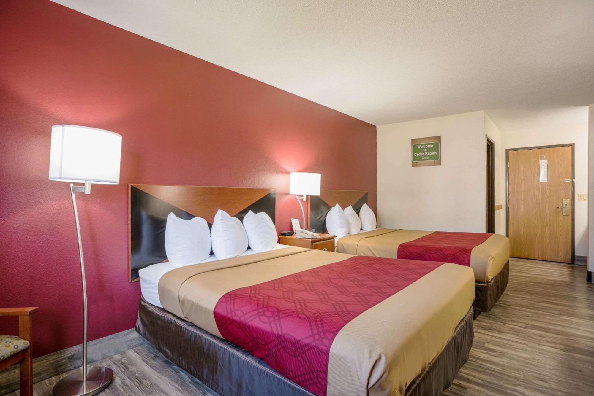 Econo Lodge Сидар-Рапидс Экстерьер фото