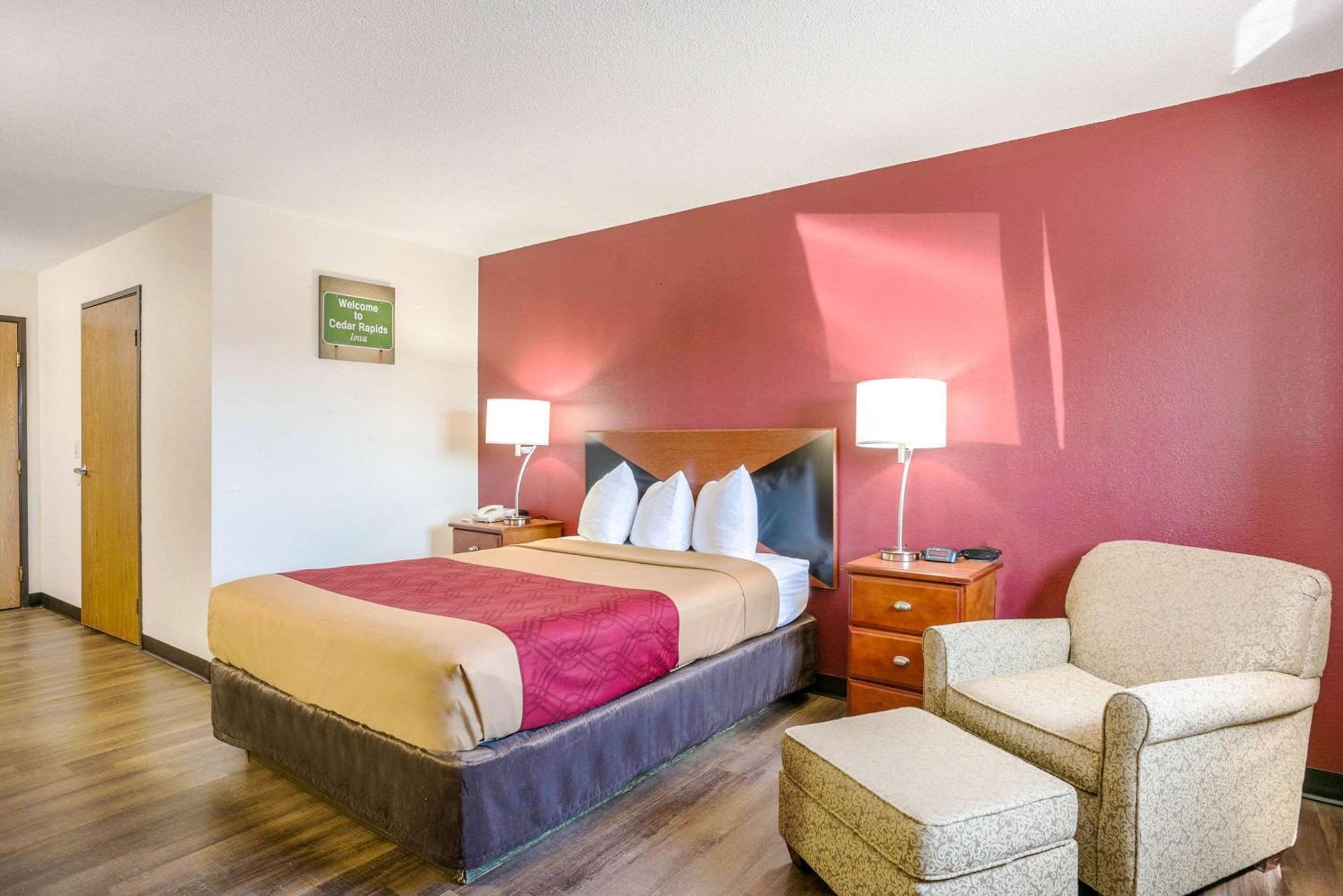 Econo Lodge Сидар-Рапидс Экстерьер фото