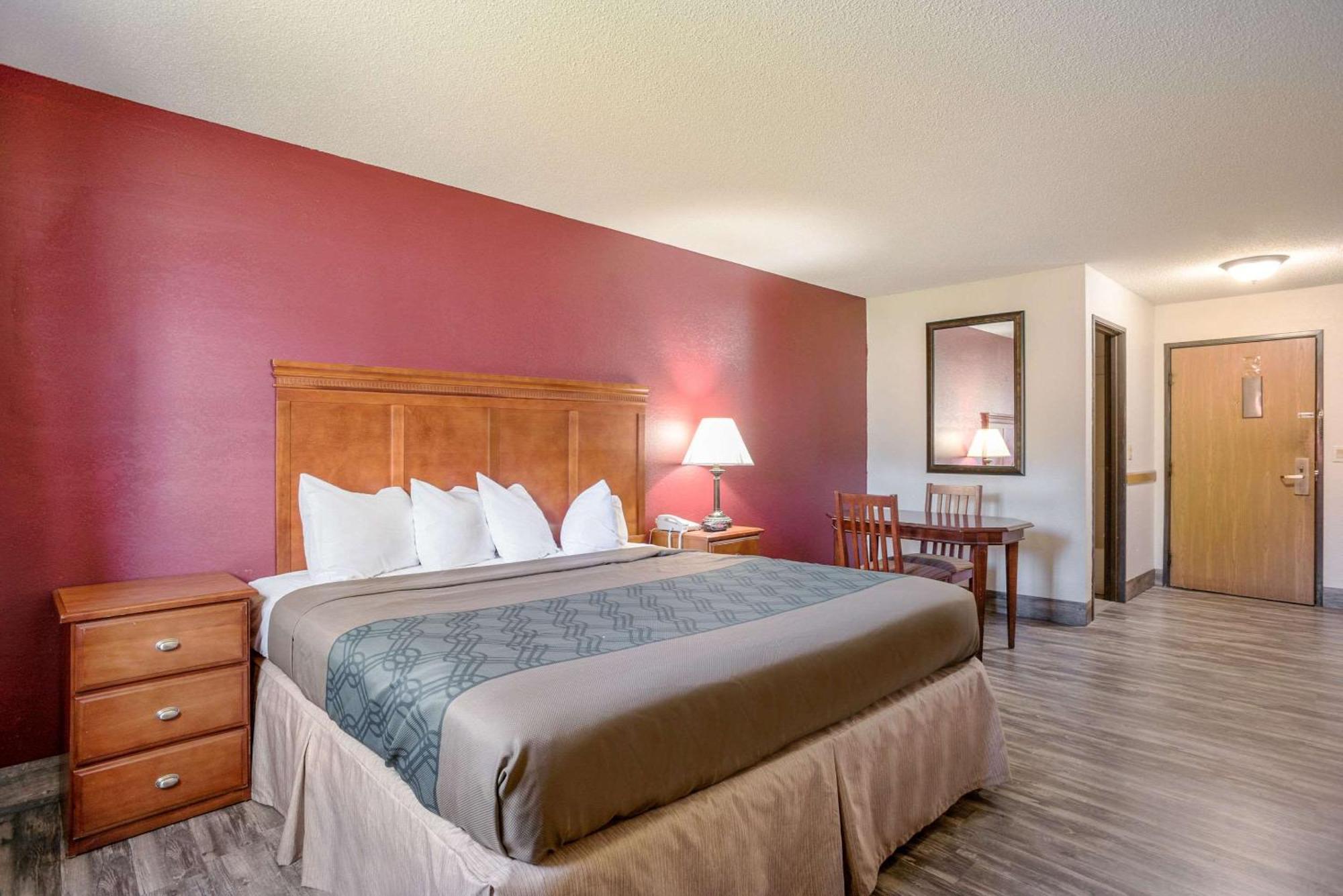 Econo Lodge Сидар-Рапидс Экстерьер фото